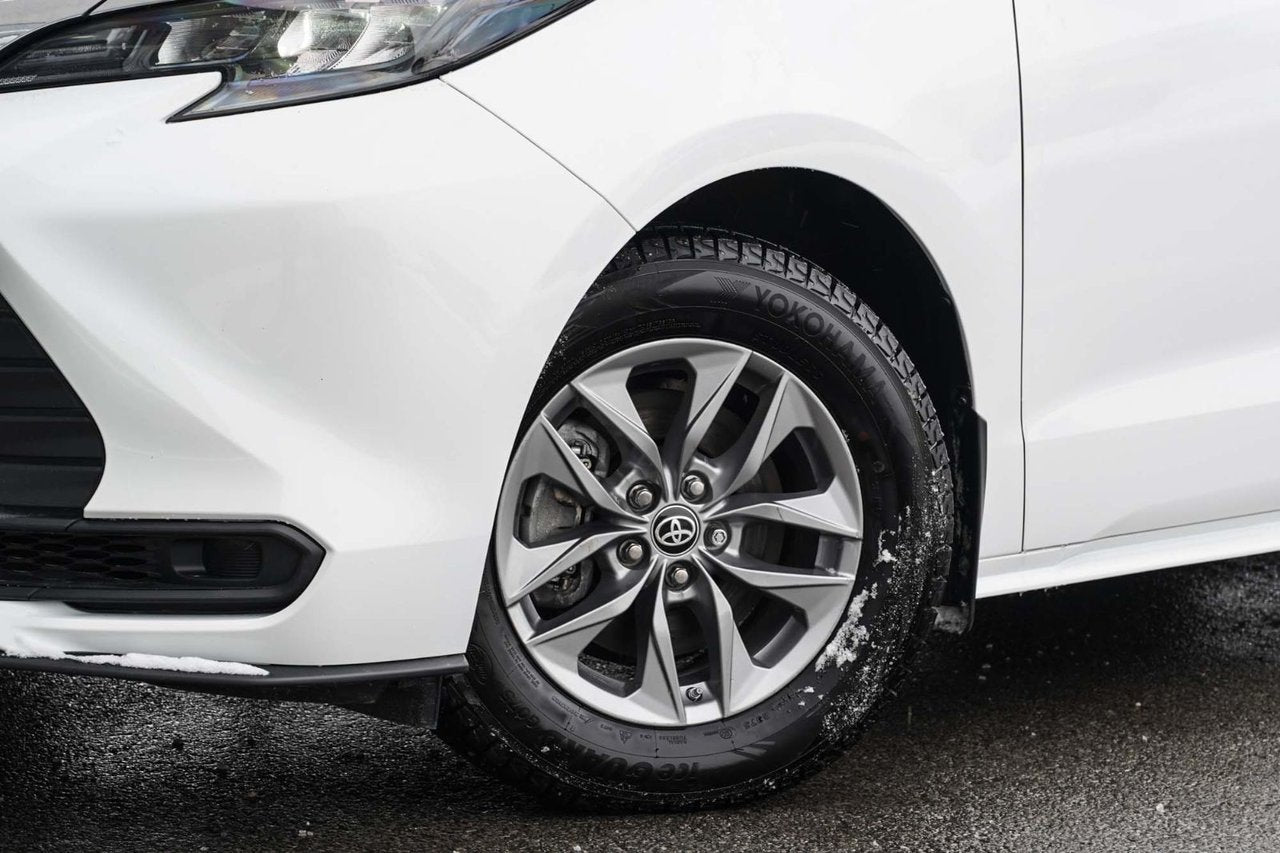 2024 Toyota Sienna LE AWD HYBRIDE 8 PASSAGERS BAS KM CARPLAY