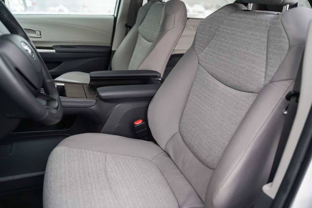 2024 Toyota Sienna LE AWD HYBRIDE 8 PASSAGERS BAS KM CARPLAY