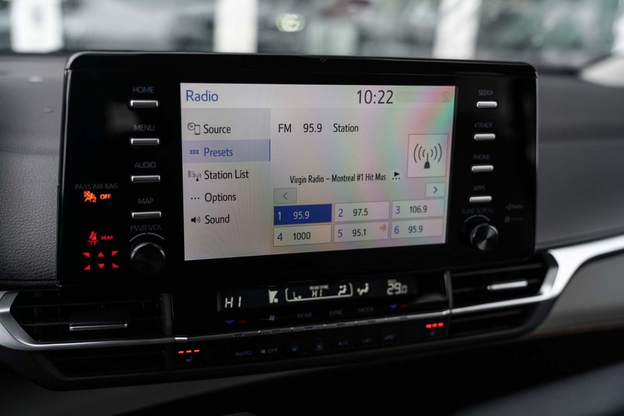 2024 Toyota Sienna LE AWD HYBRIDE 8 PASSAGERS BAS KM CARPLAY