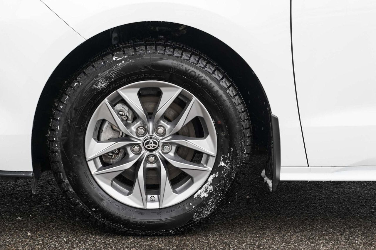 2024 Toyota Sienna LE AWD HYBRIDE 8 PASSAGERS BAS KM CARPLAY