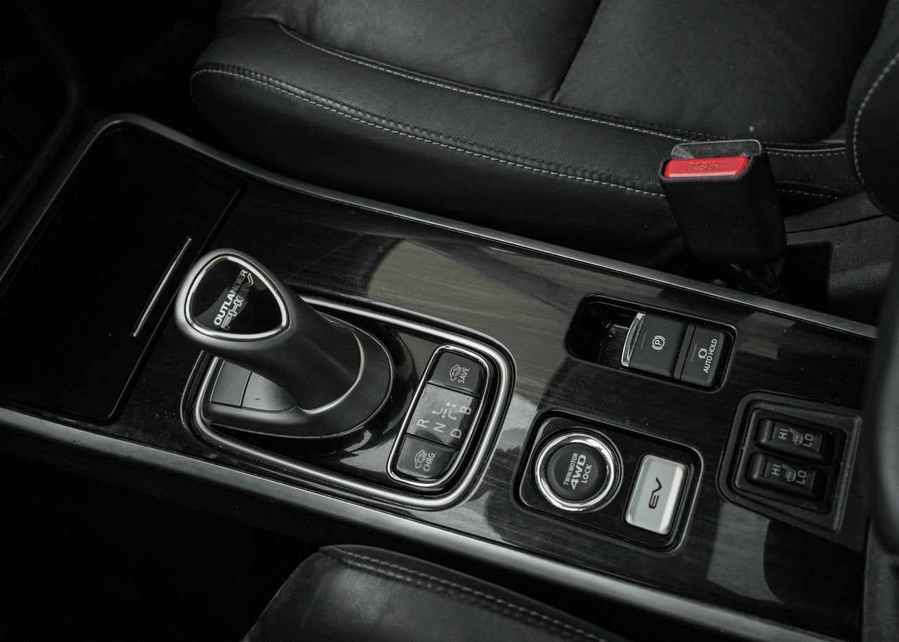2018 Mitsubishi Outlander PHEV SE-AWC Touring Package