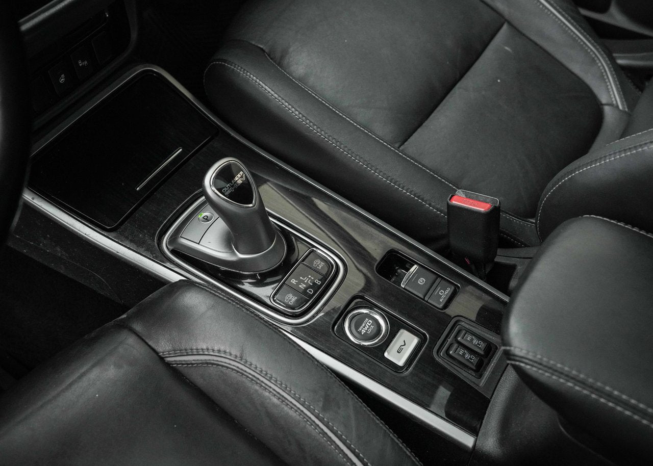 2018 Mitsubishi Outlander PHEV SE-AWC Touring Package