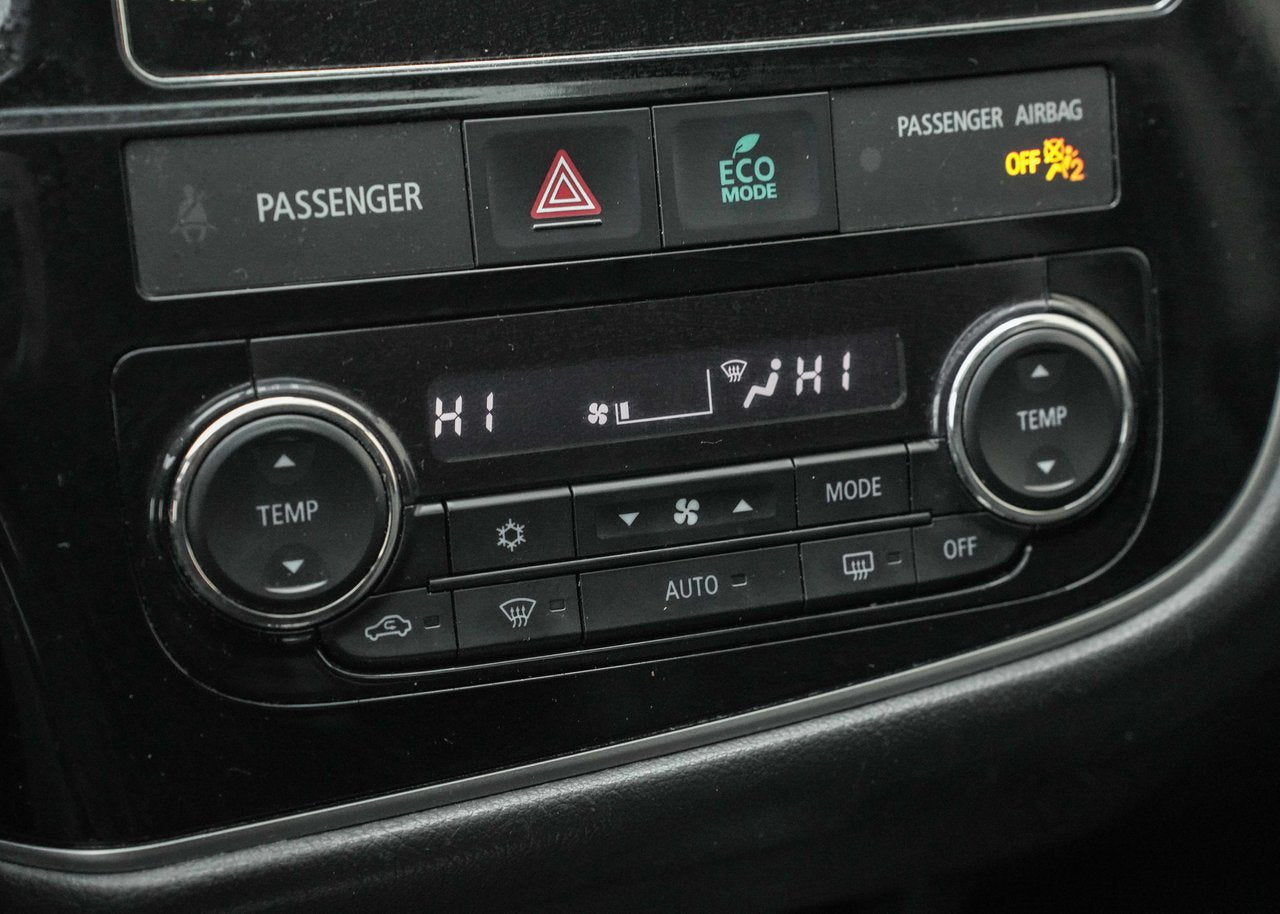 2018 Mitsubishi Outlander PHEV SE-AWC Touring Package