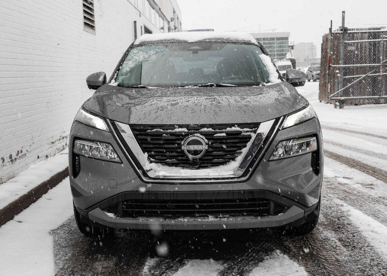 2023 Nissan Rogue SV Moonroof
