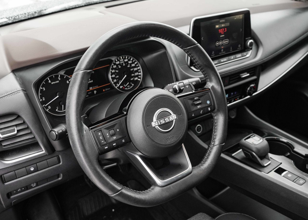 2023 Nissan Rogue SV Moonroof