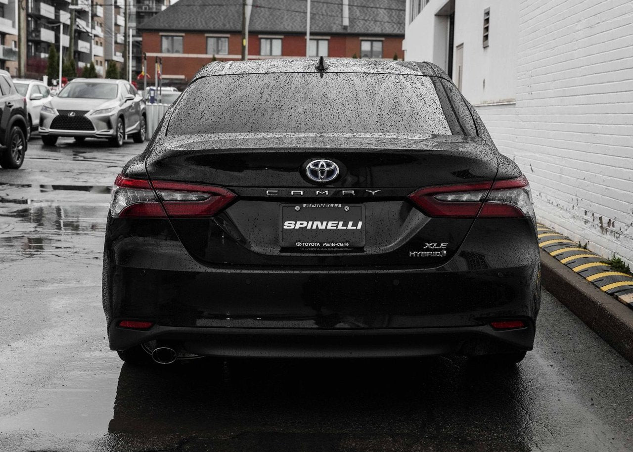2022 Toyota Camry HYBRID XLE