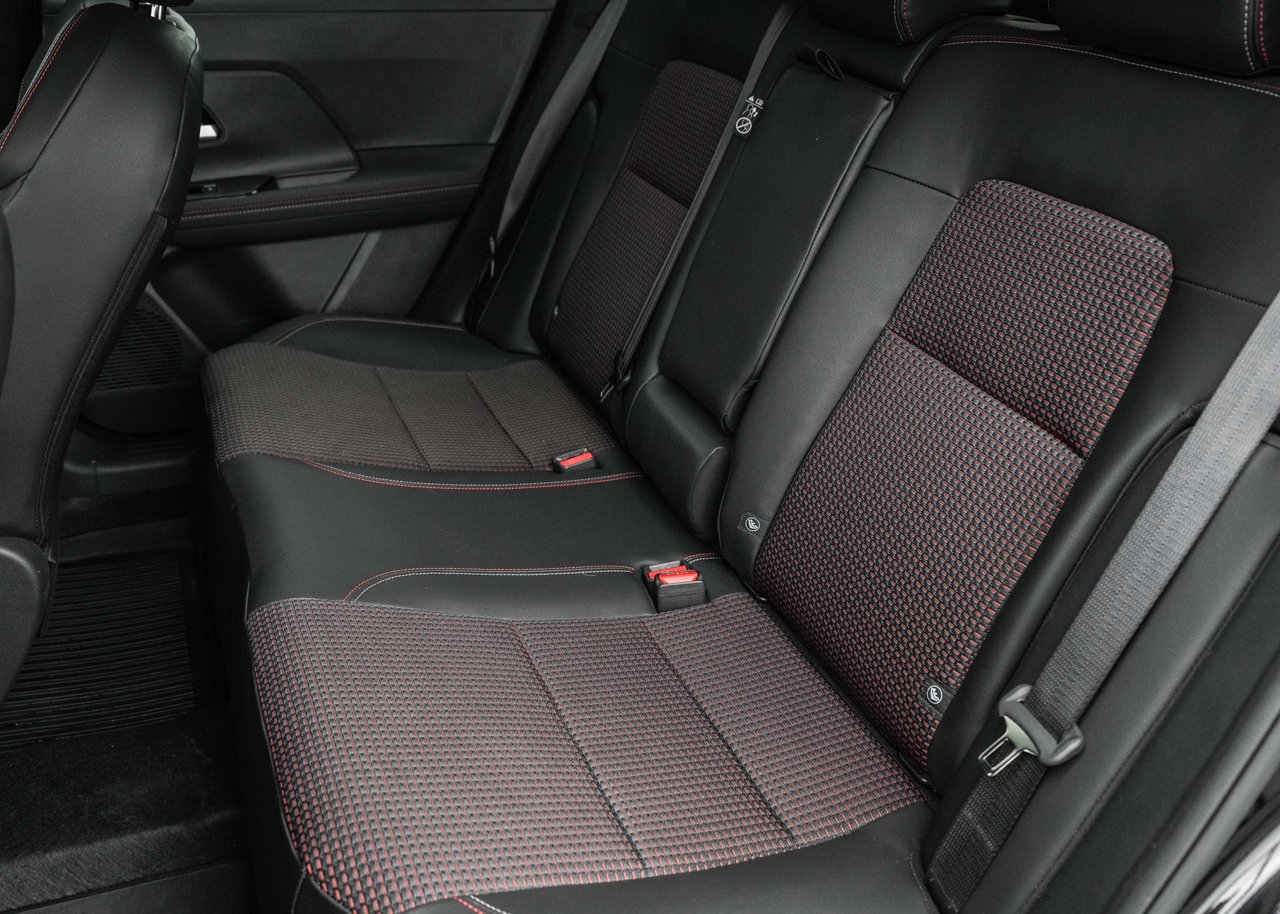 2025 Nissan Kicks SR - Premium