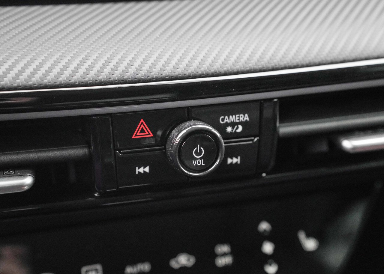2025 Nissan Kicks SR - Premium