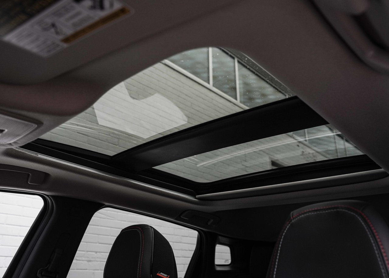 2025 Nissan Kicks SR - Premium
