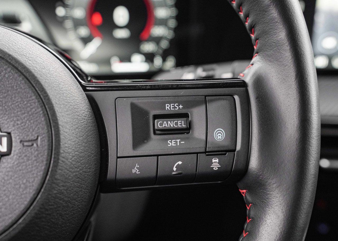 2025 Nissan Kicks SR - Premium
