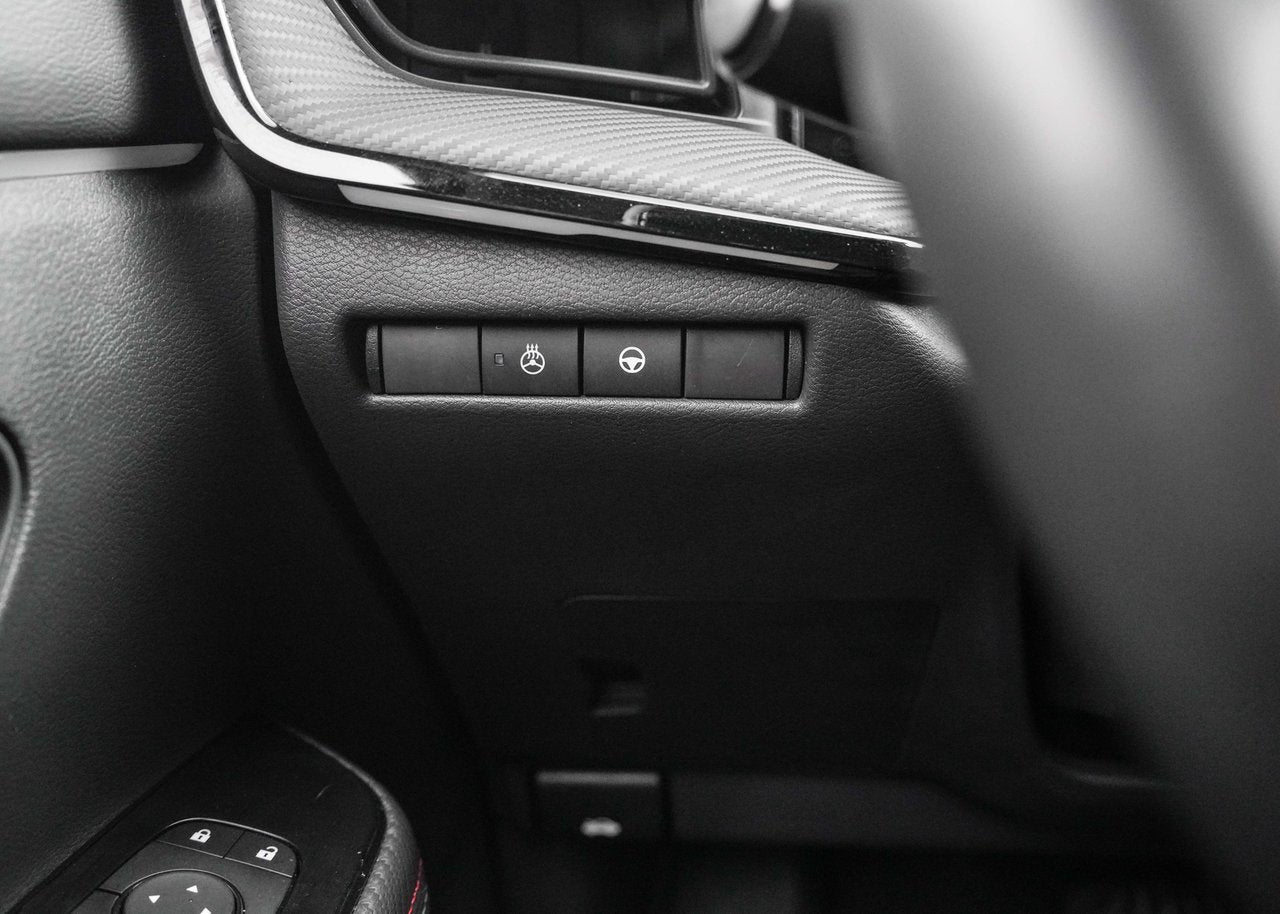 2025 Nissan Kicks SR - Premium