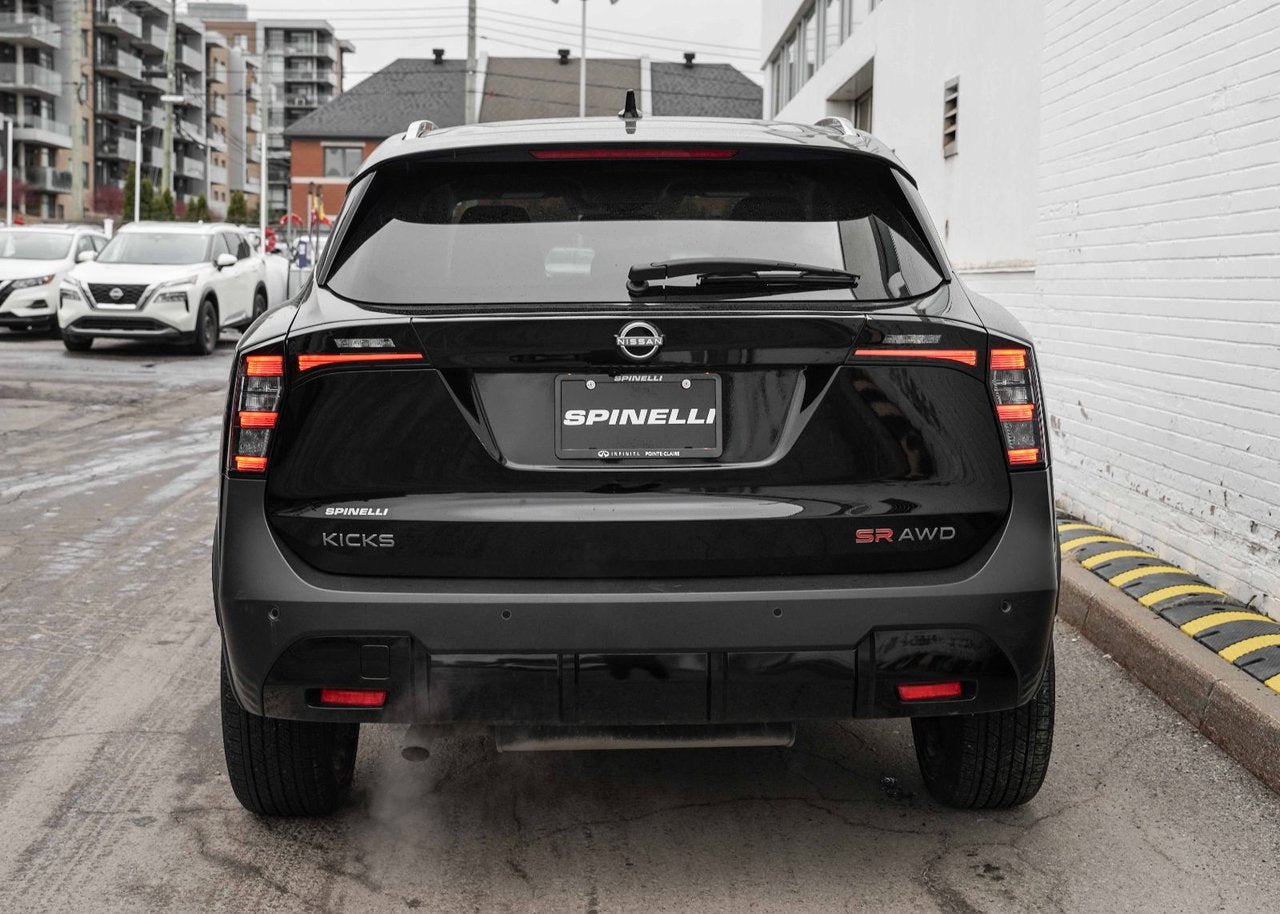 2025 Nissan Kicks SR - Premium