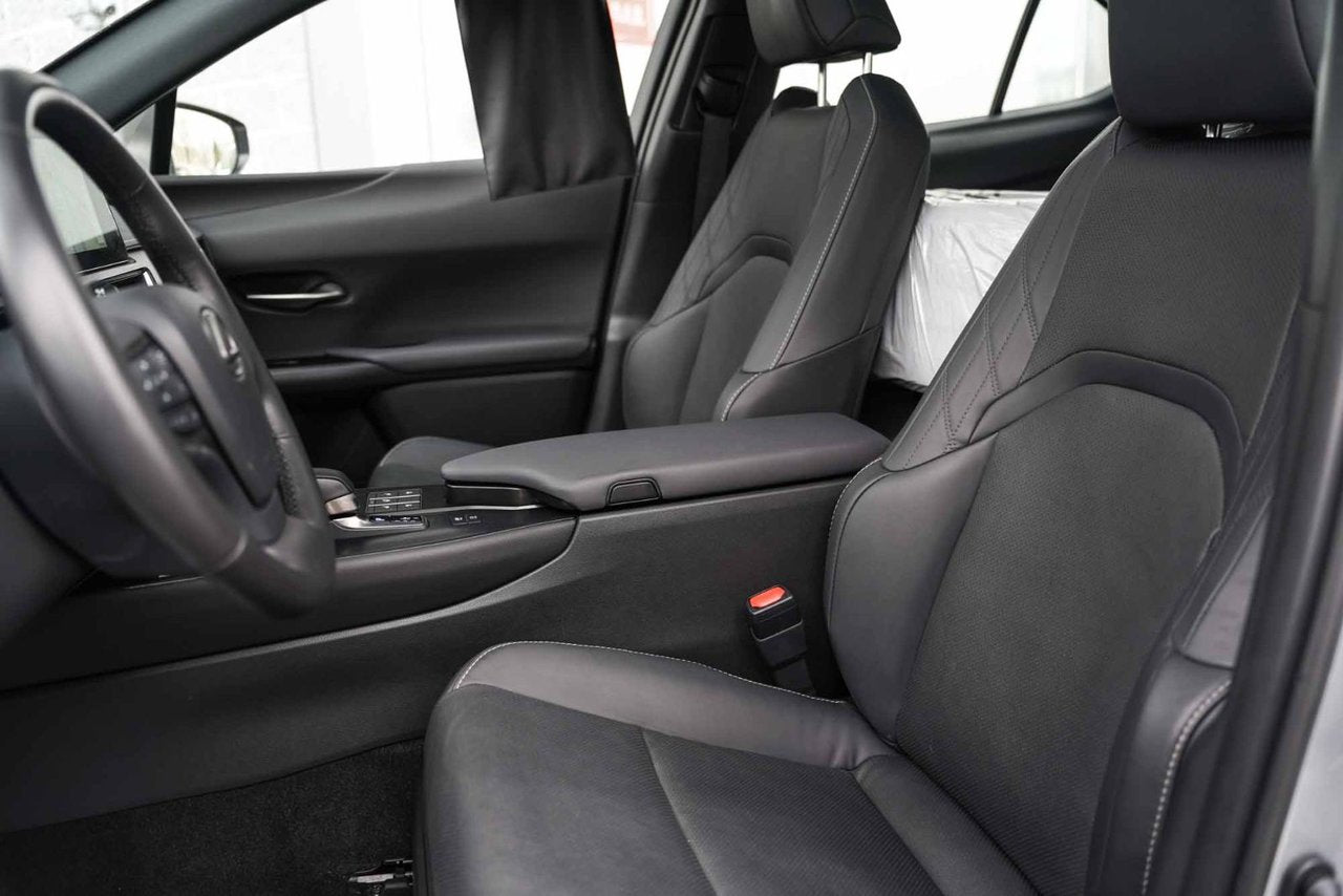 2025 Lexus UX 300h LUXURY AWD BAS KM CUIR TOIT NAVI CARPLAY