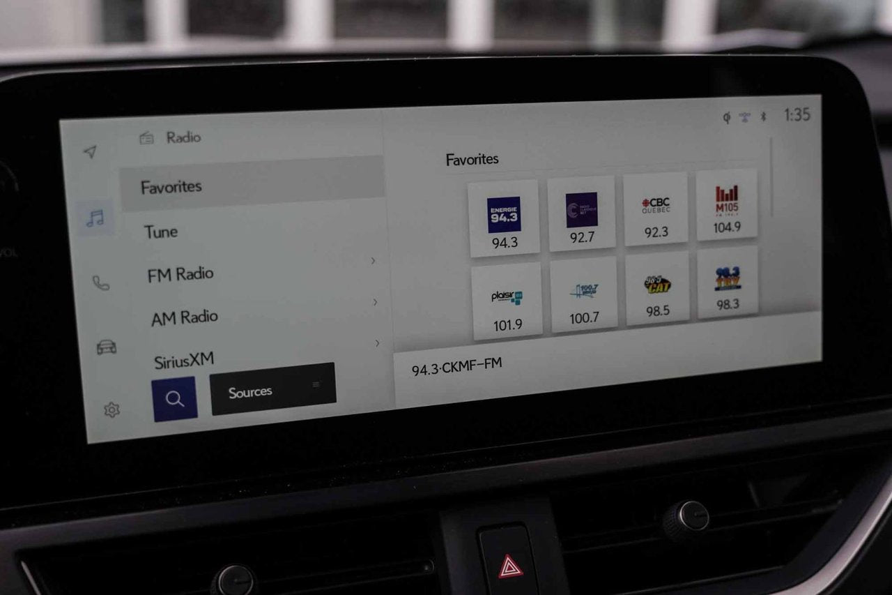 2025 Lexus UX 300h LUXURY AWD BAS KM CUIR TOIT NAVI CARPLAY