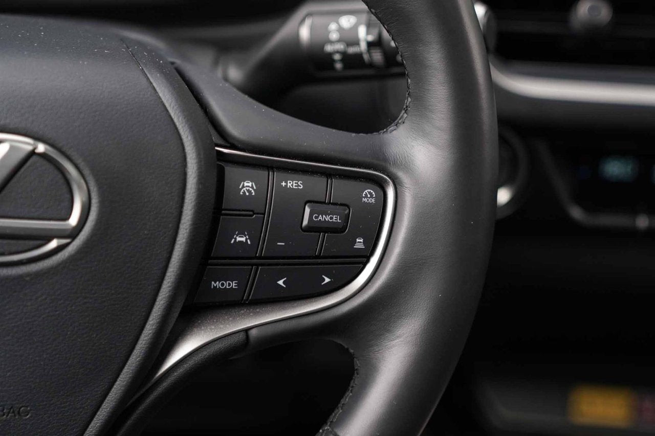 2025 Lexus UX 300h LUXURY AWD BAS KM CUIR TOIT NAVI CARPLAY