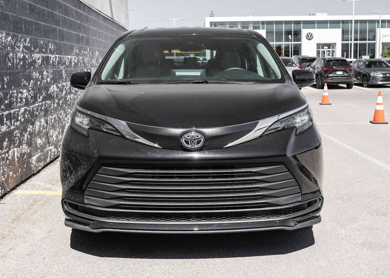 2024 Toyota Sienna LE AWD HYBRID