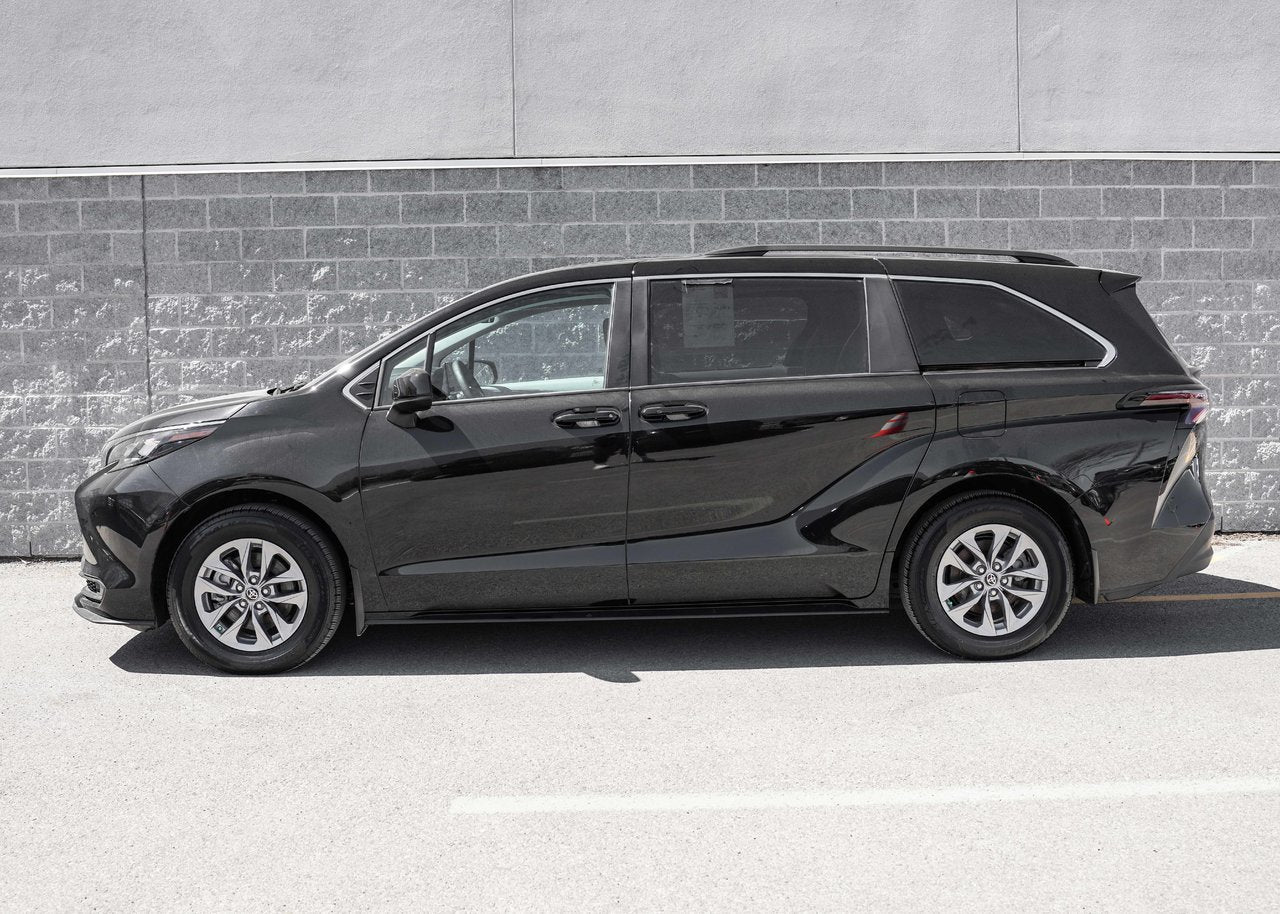 2024 Toyota Sienna LE AWD HYBRID