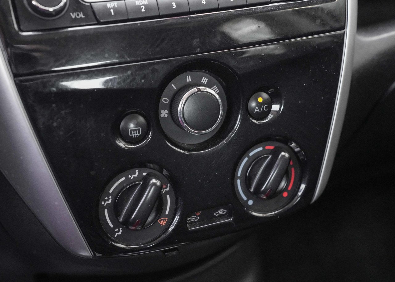 2016 Nissan Versa Note SV AUTO;