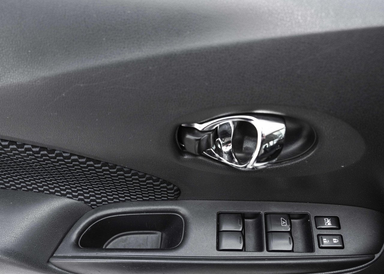 2016 Nissan Versa Note SV AUTO;