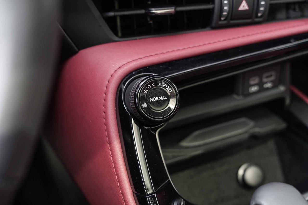 2024 Lexus NX 350h 350h LUXURY AWD CUIR ROUGE TOIT PANO CARPLAY NAVI