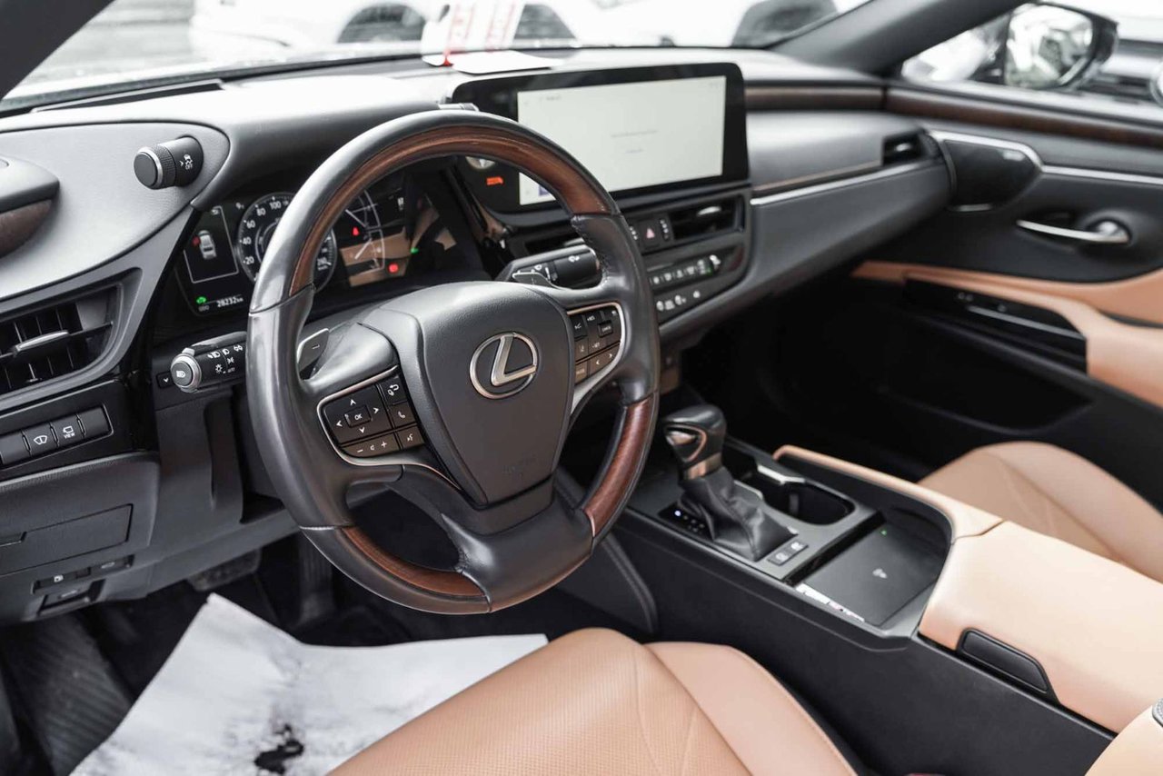 2024 Lexus ES 300H ULTRA LUXURY