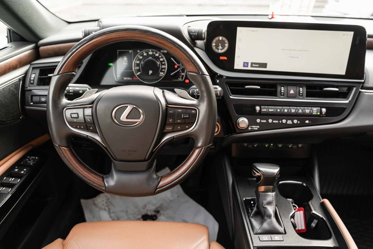 2024 Lexus ES 300H ULTRA LUXURY