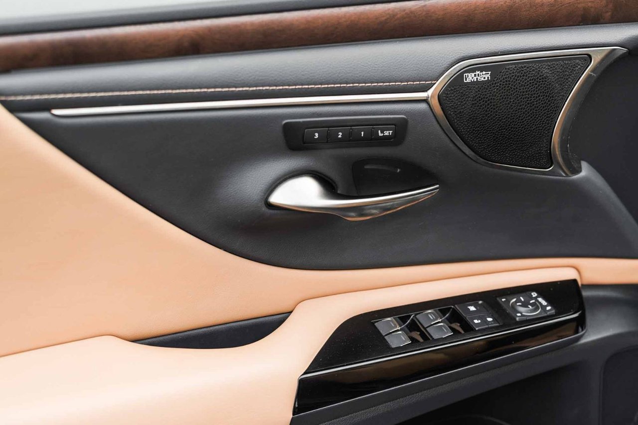2024 Lexus ES 300H ULTRA LUXURY