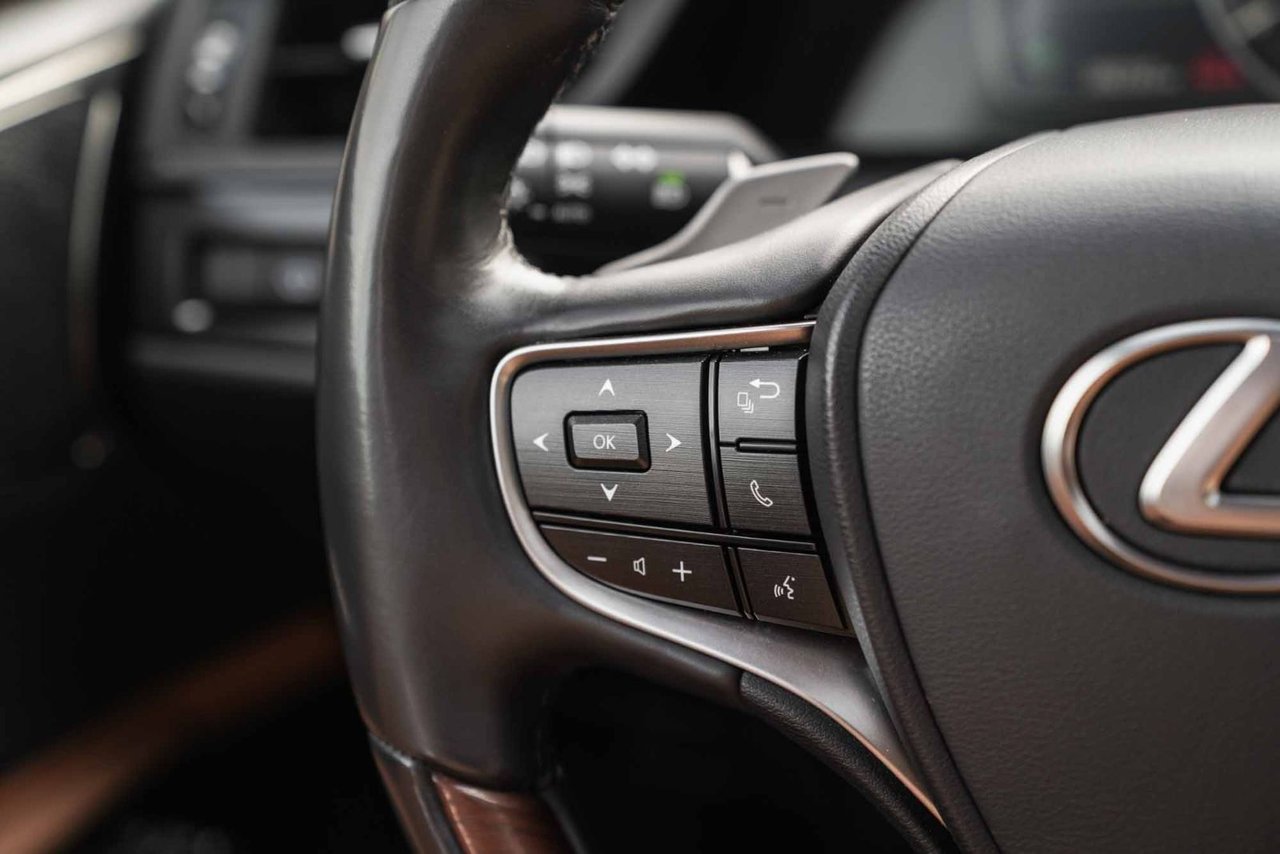 2024 Lexus ES 300H ULTRA LUXURY