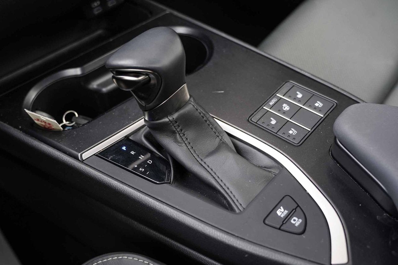 2023 Lexus UX 250h PREMIUM AWD TRES BAS KM HYBRIDE CUIR TOIT