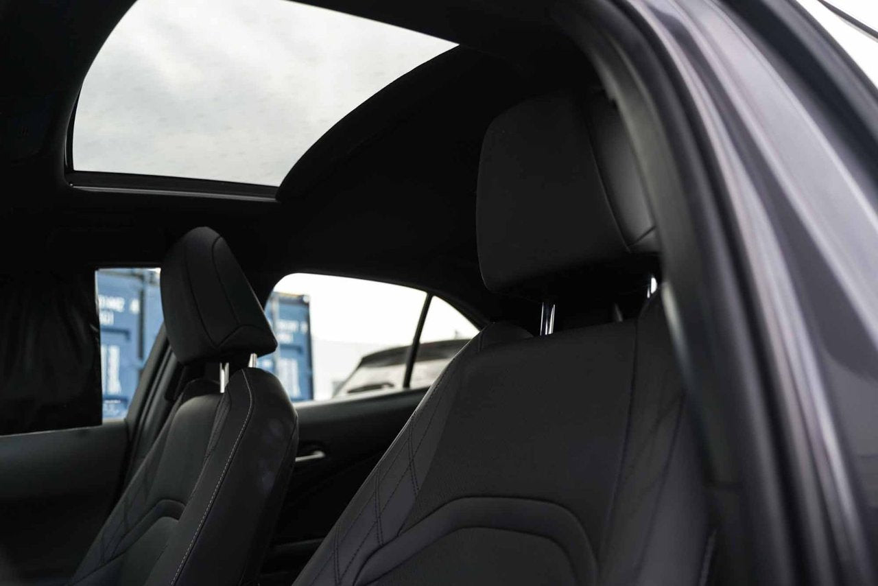 2023 Lexus UX 250h PREMIUM AWD TRES BAS KM HYBRIDE CUIR TOIT