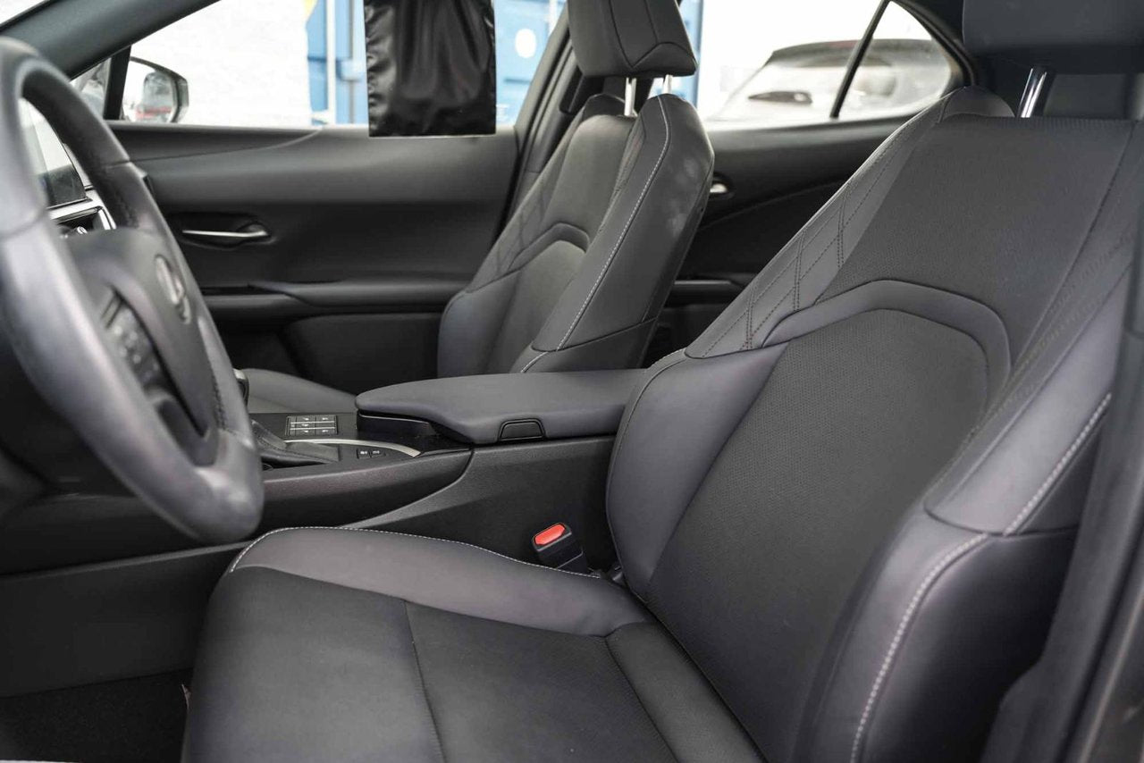 2023 Lexus UX 250h PREMIUM AWD TRES BAS KM HYBRIDE CUIR TOIT