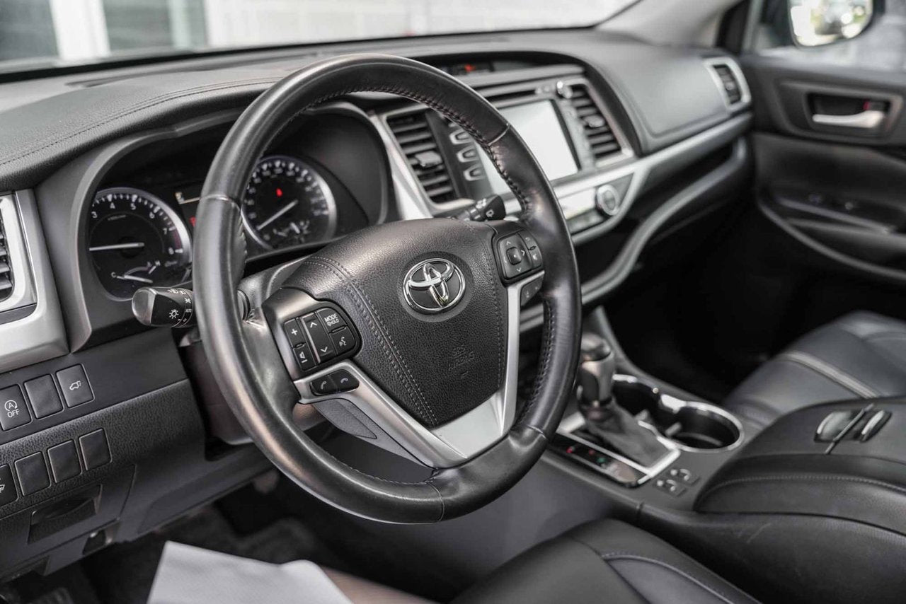 2018 Toyota Highlander XLE w/SE AWD CUIR TOIT NAVI 7 PASS BAS KM
