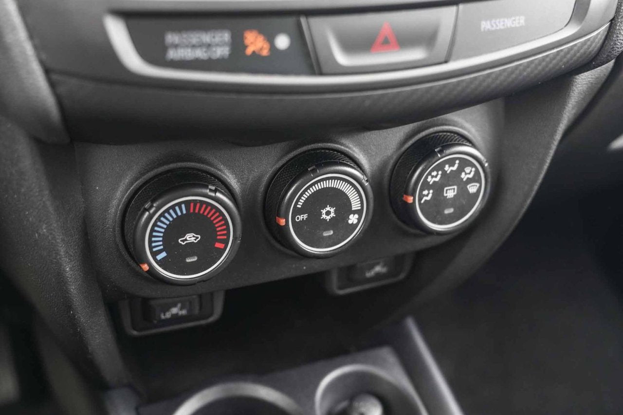 2016 Mitsubishi RVR SE