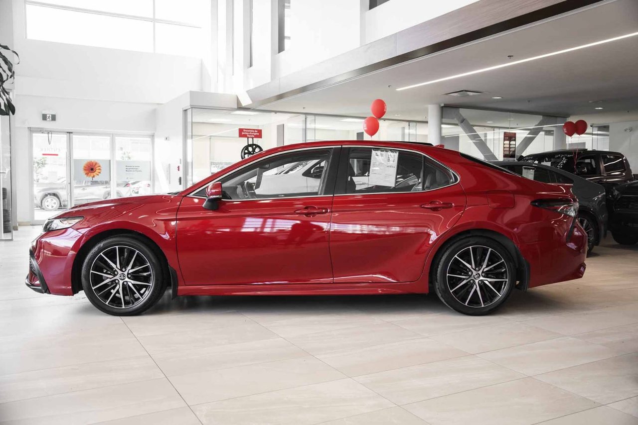 2022 Toyota Camry SE UPGRADE HYBRID FWD