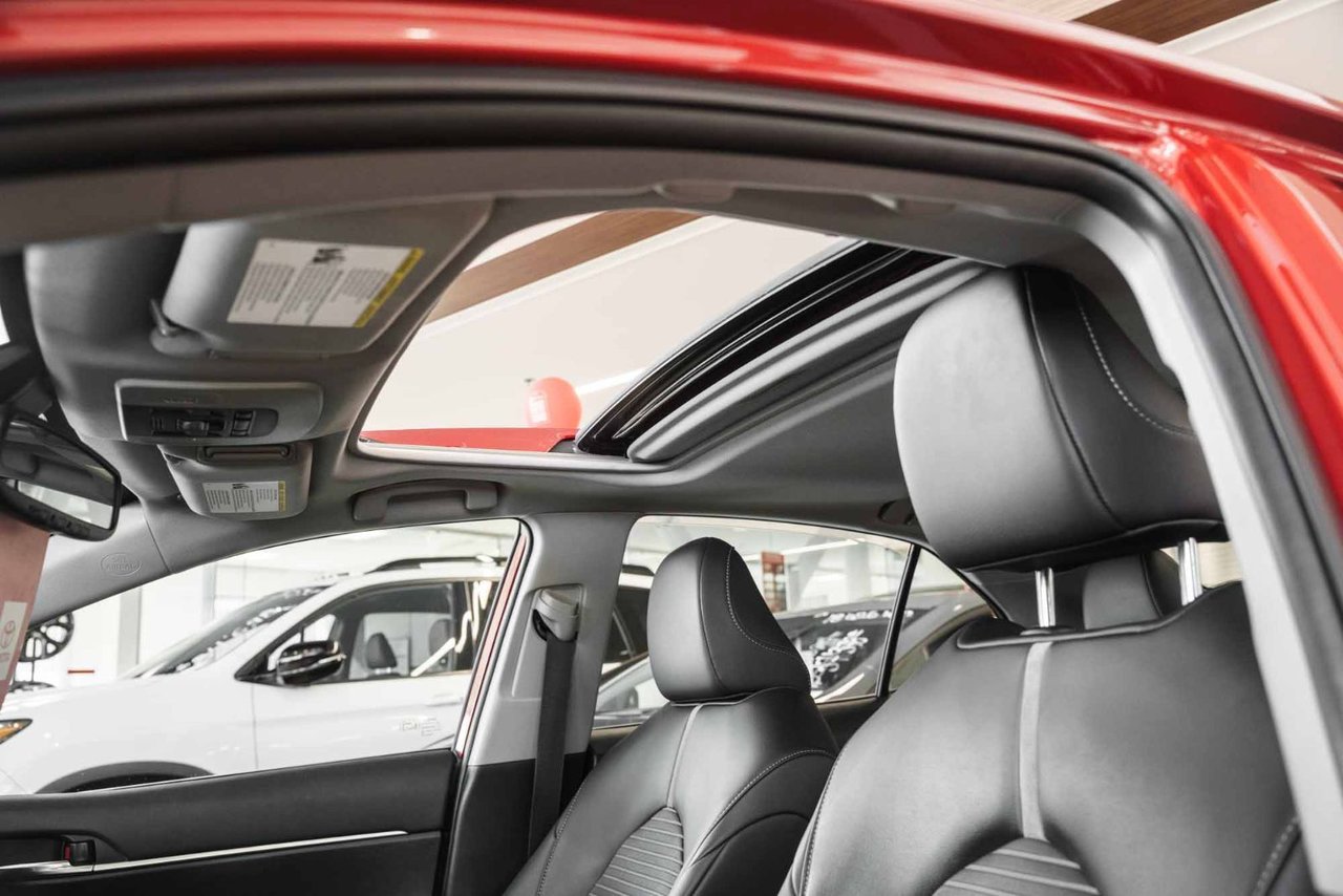 2022 Toyota Camry SE UPGRADE HYBRID FWD
