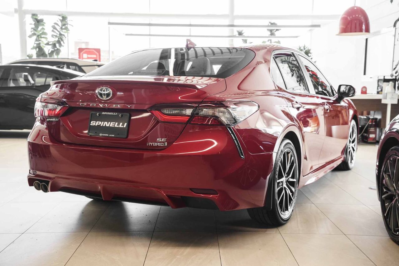2022 Toyota Camry SE UPGRADE HYBRID FWD