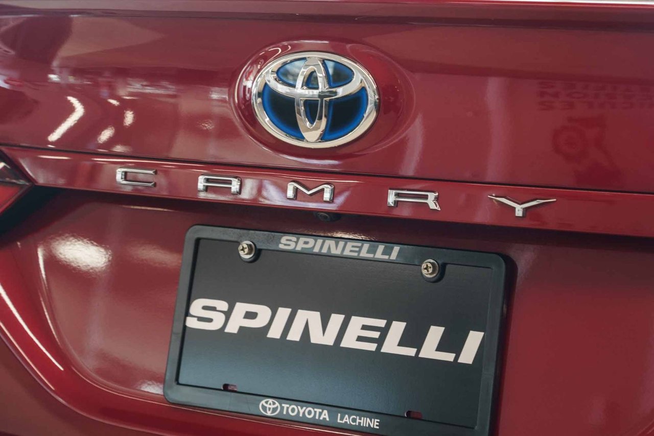2022 Toyota Camry SE UPGRADE HYBRID FWD