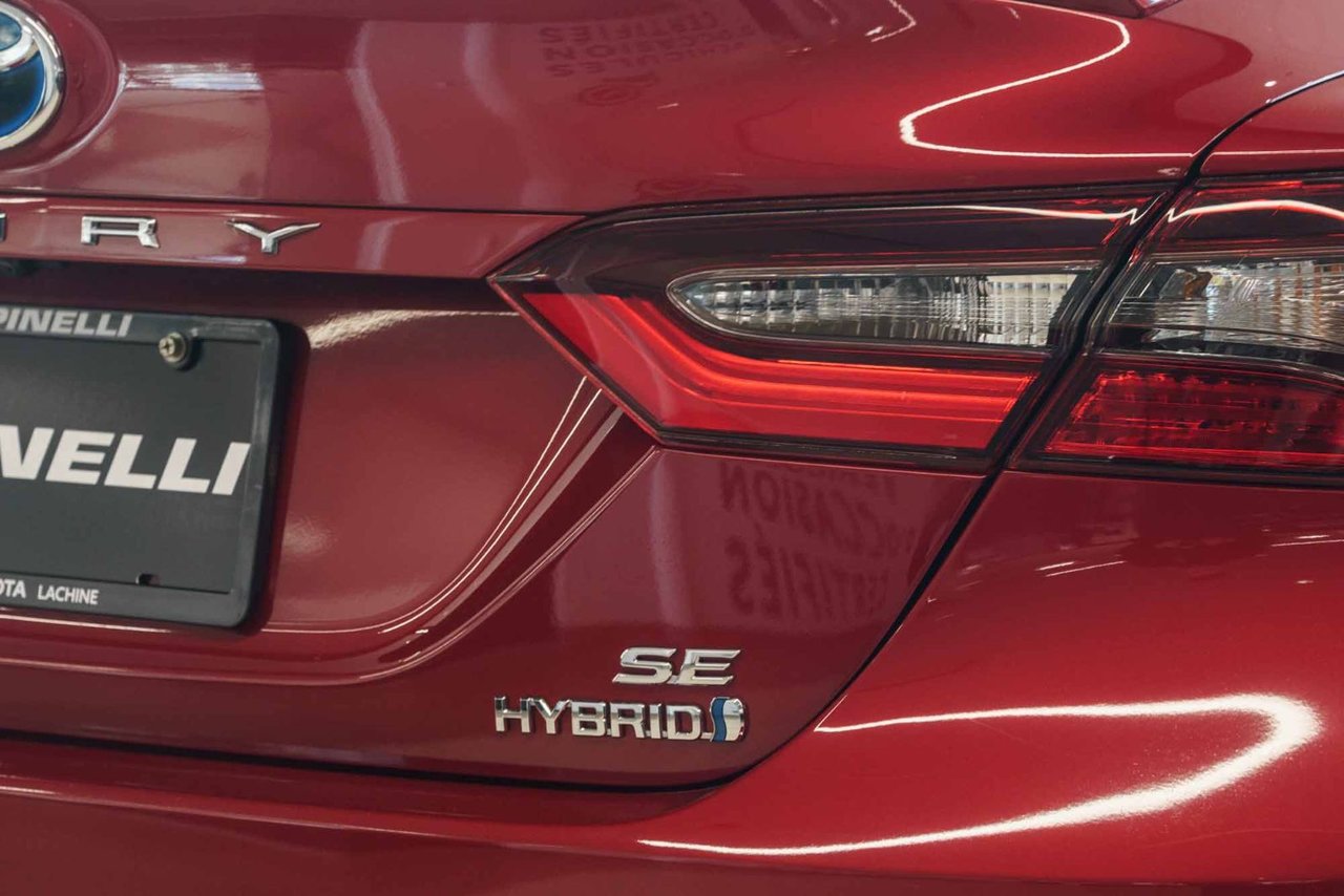 2022 Toyota Camry SE UPGRADE HYBRID FWD