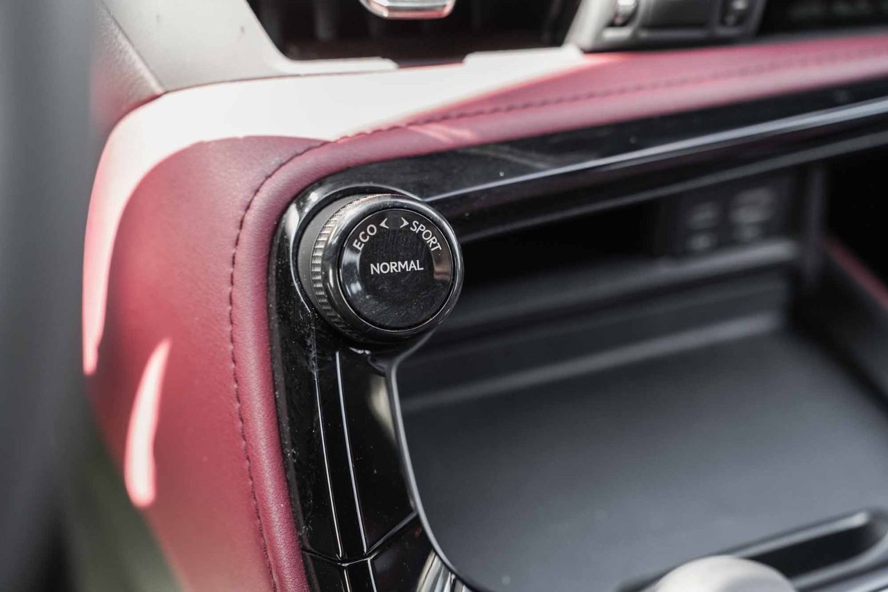 2025 Lexus NX 350h 350h PREMIUM AWD BAS KM CUIR ROUGE CARPLAY