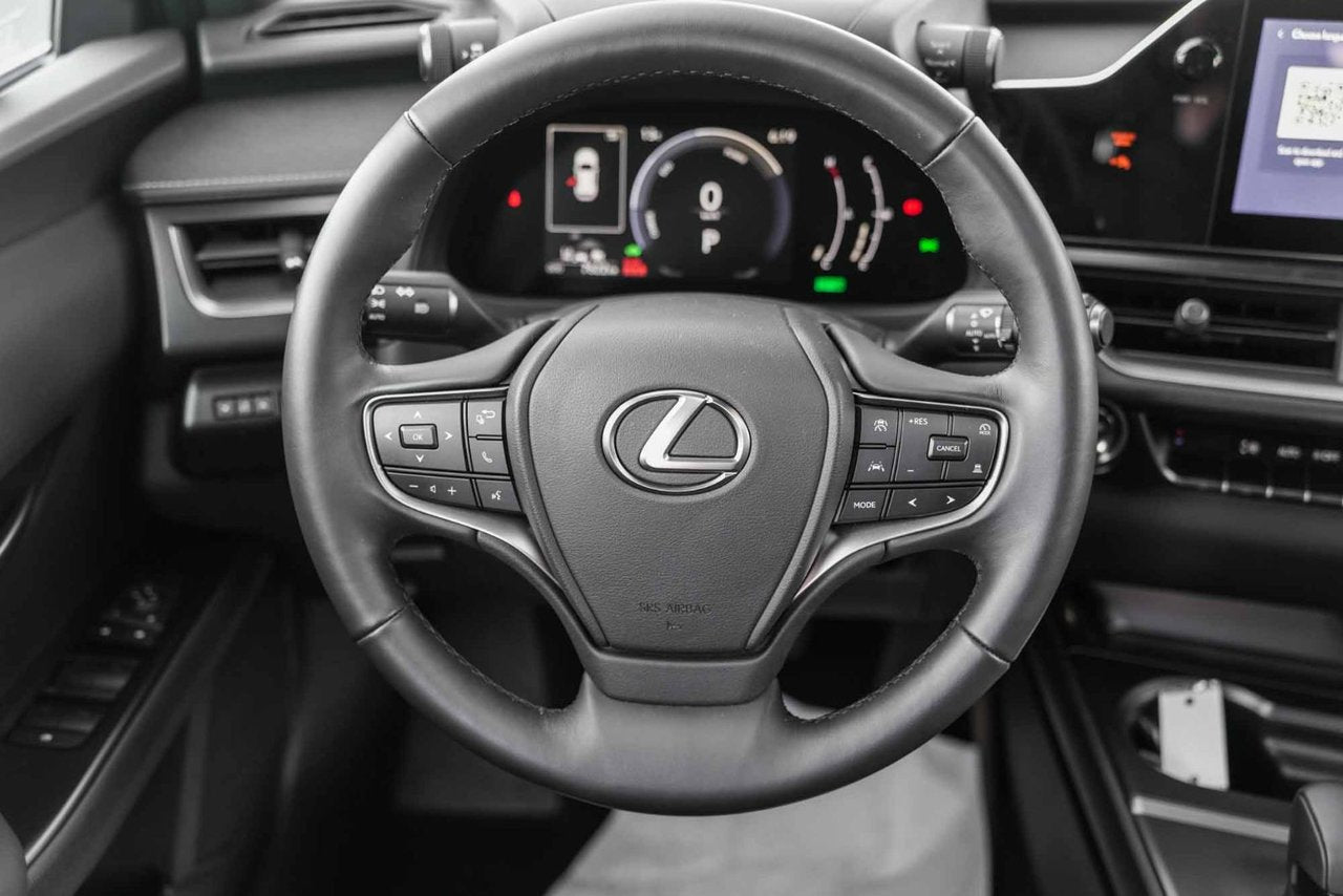 2025 Lexus UX 300h PREMIUM HYBRIDE TRES BAS KM CUIR TOIT