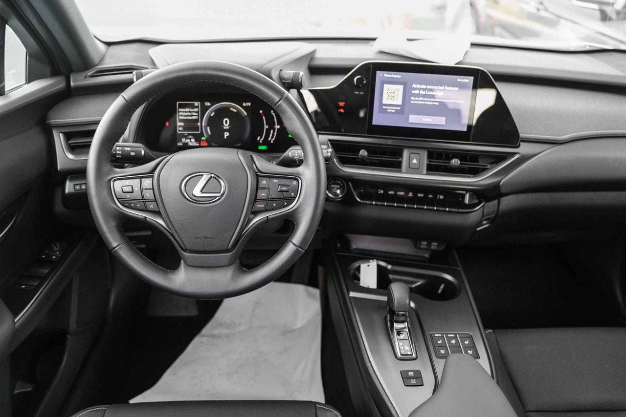 2025 Lexus UX 300h PREMIUM HYBRIDE TRES BAS KM CUIR TOIT