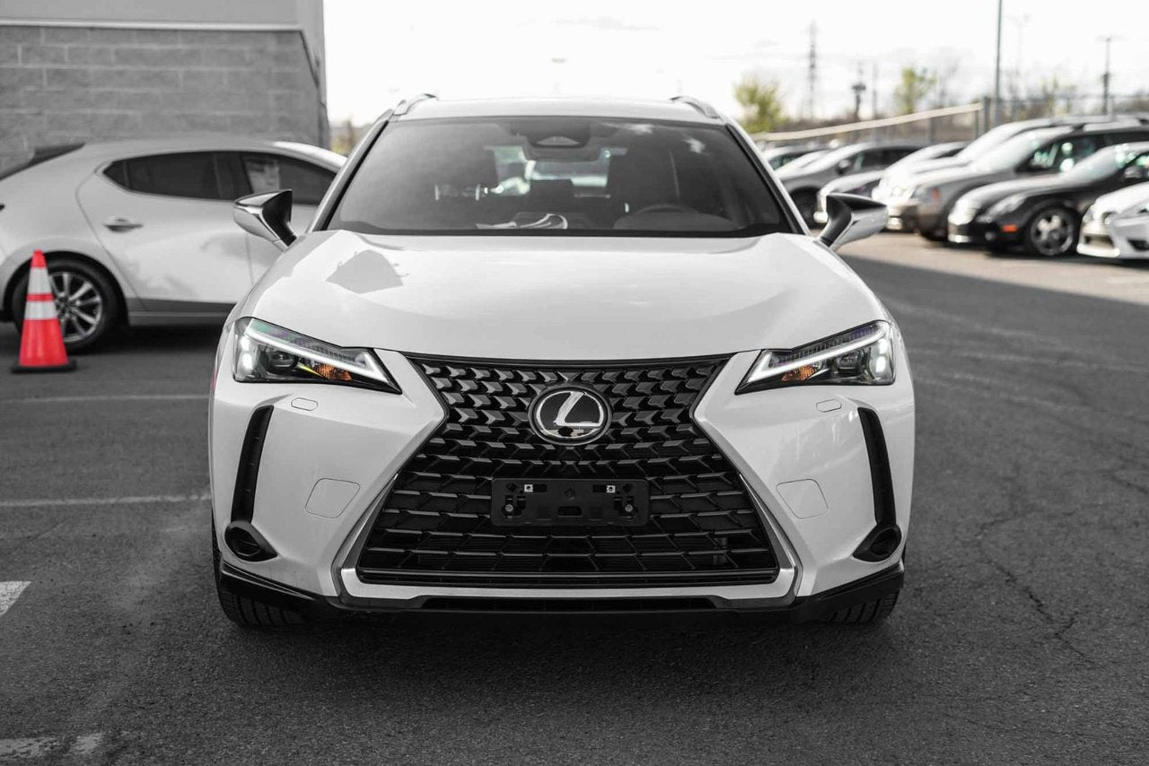 2025 Lexus UX 300h PREMIUM HYBRIDE TRES BAS KM CUIR TOIT