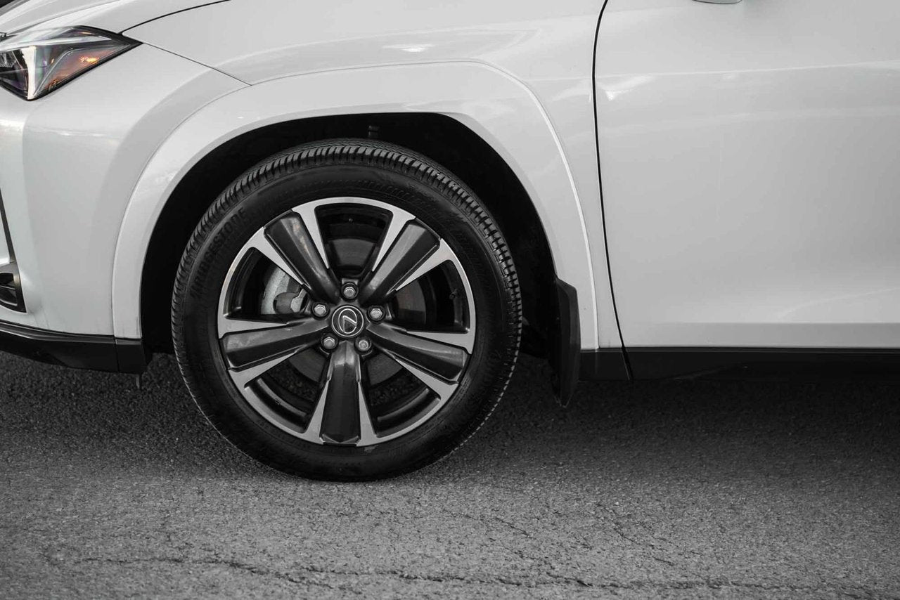 2025 Lexus UX 300h PREMIUM HYBRIDE TRES BAS KM CUIR TOIT