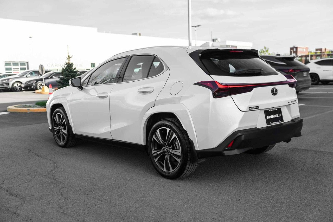 2025 Lexus UX 300h PREMIUM HYBRIDE TRES BAS KM CUIR TOIT