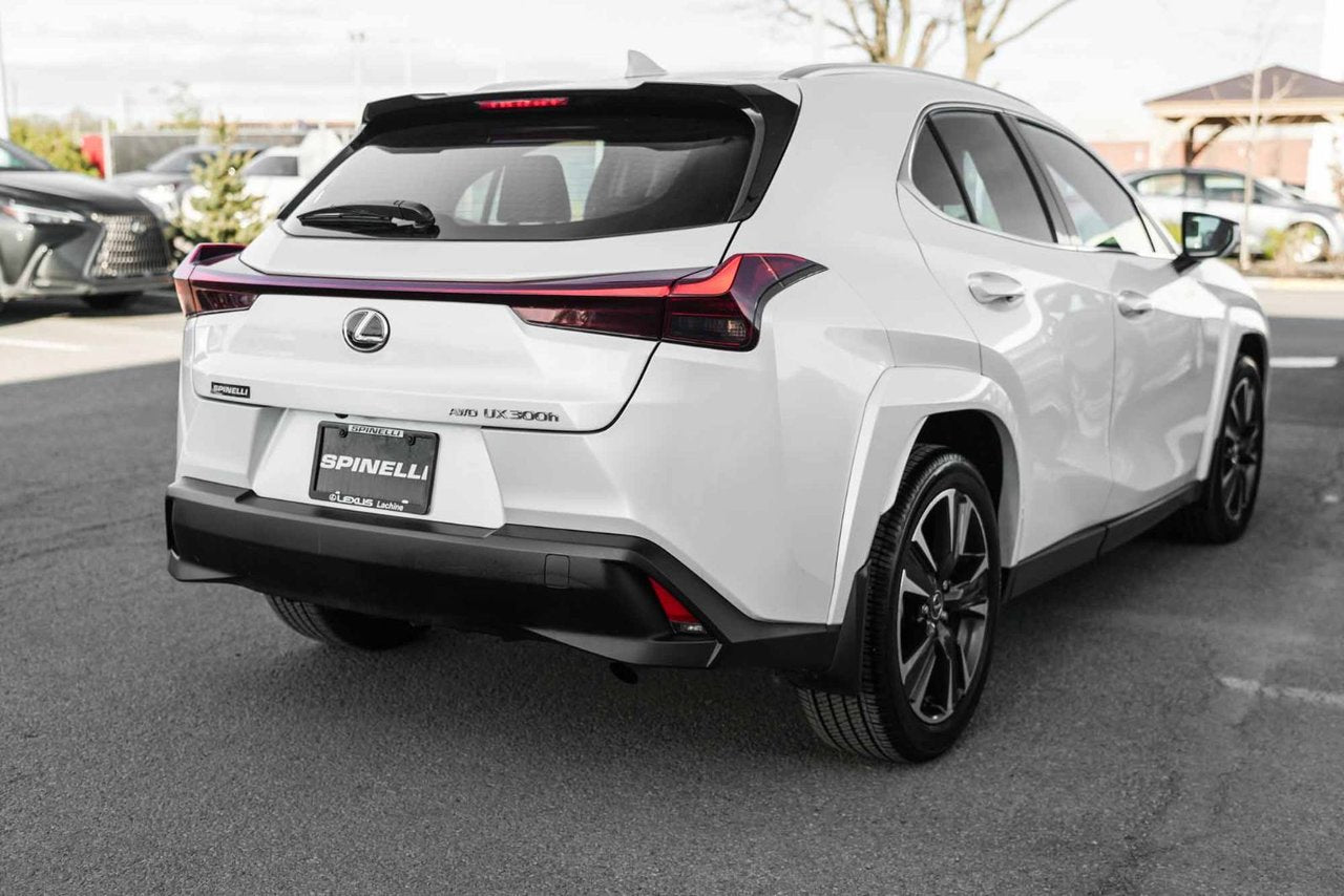 2025 Lexus UX 300h PREMIUM HYBRIDE TRES BAS KM CUIR TOIT