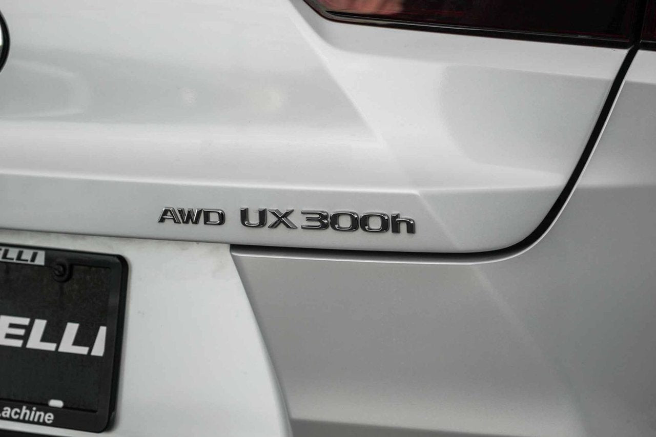 2025 Lexus UX 300h PREMIUM HYBRIDE TRES BAS KM CUIR TOIT