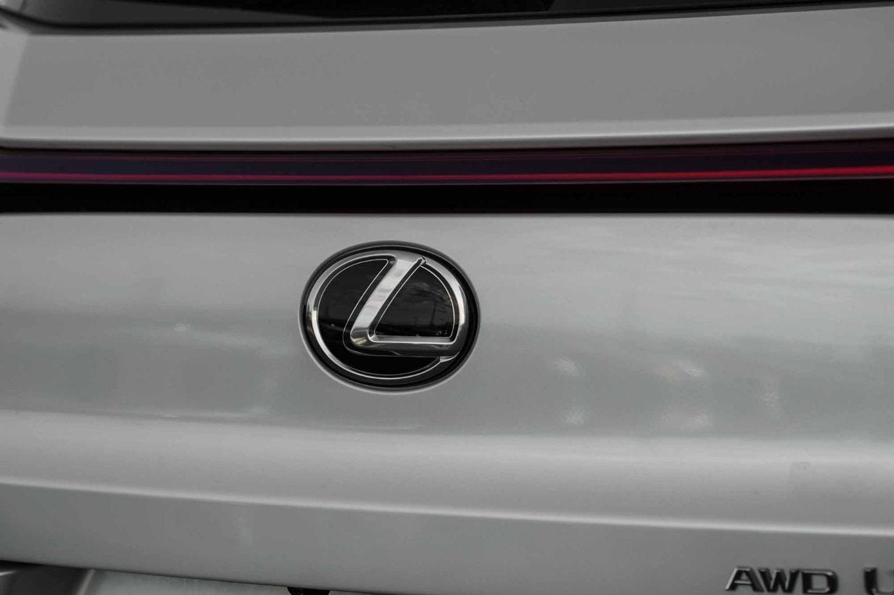 2025 Lexus UX 300h PREMIUM HYBRIDE TRES BAS KM CUIR TOIT