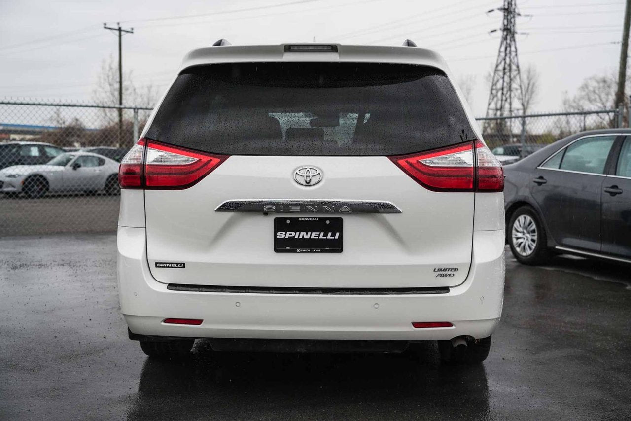 2018 Toyota Sienna XLE
