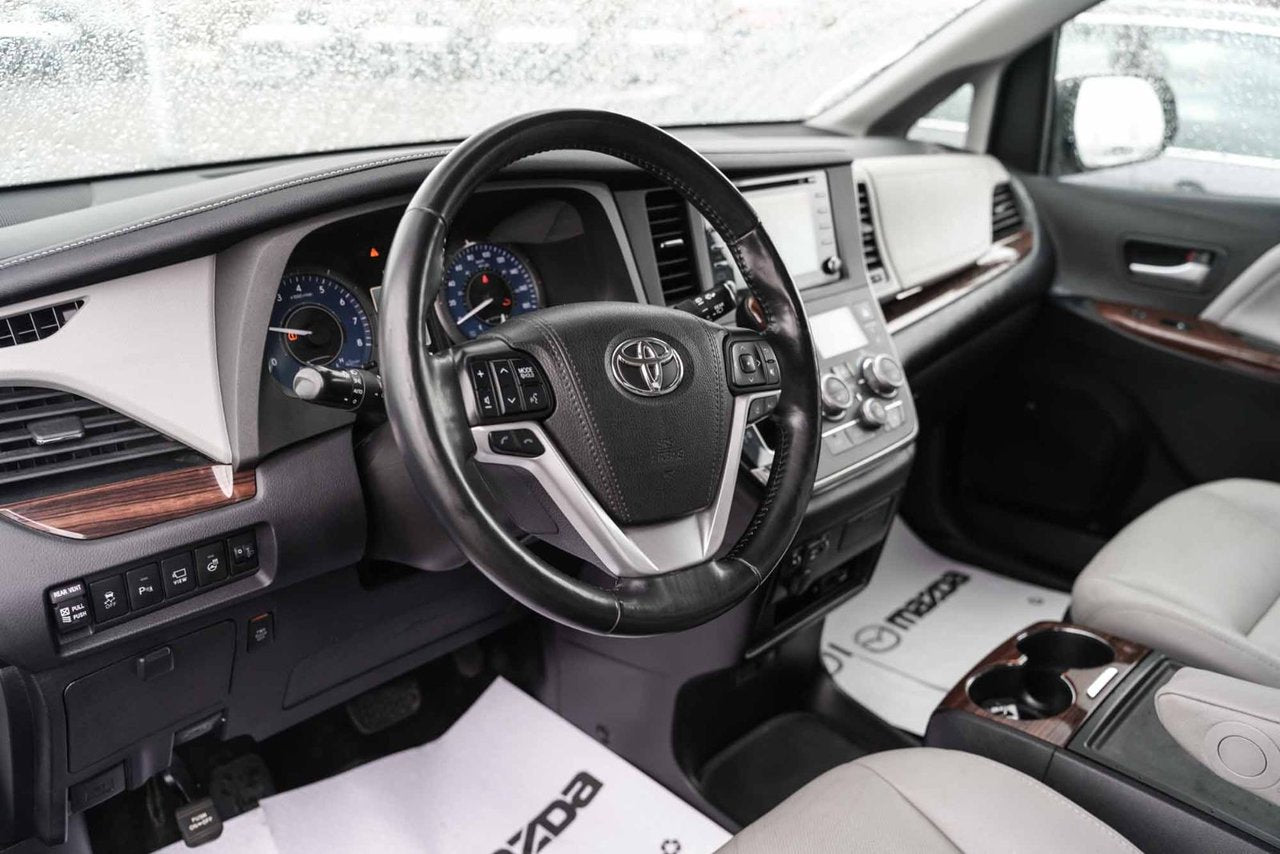 2018 Toyota Sienna XLE
