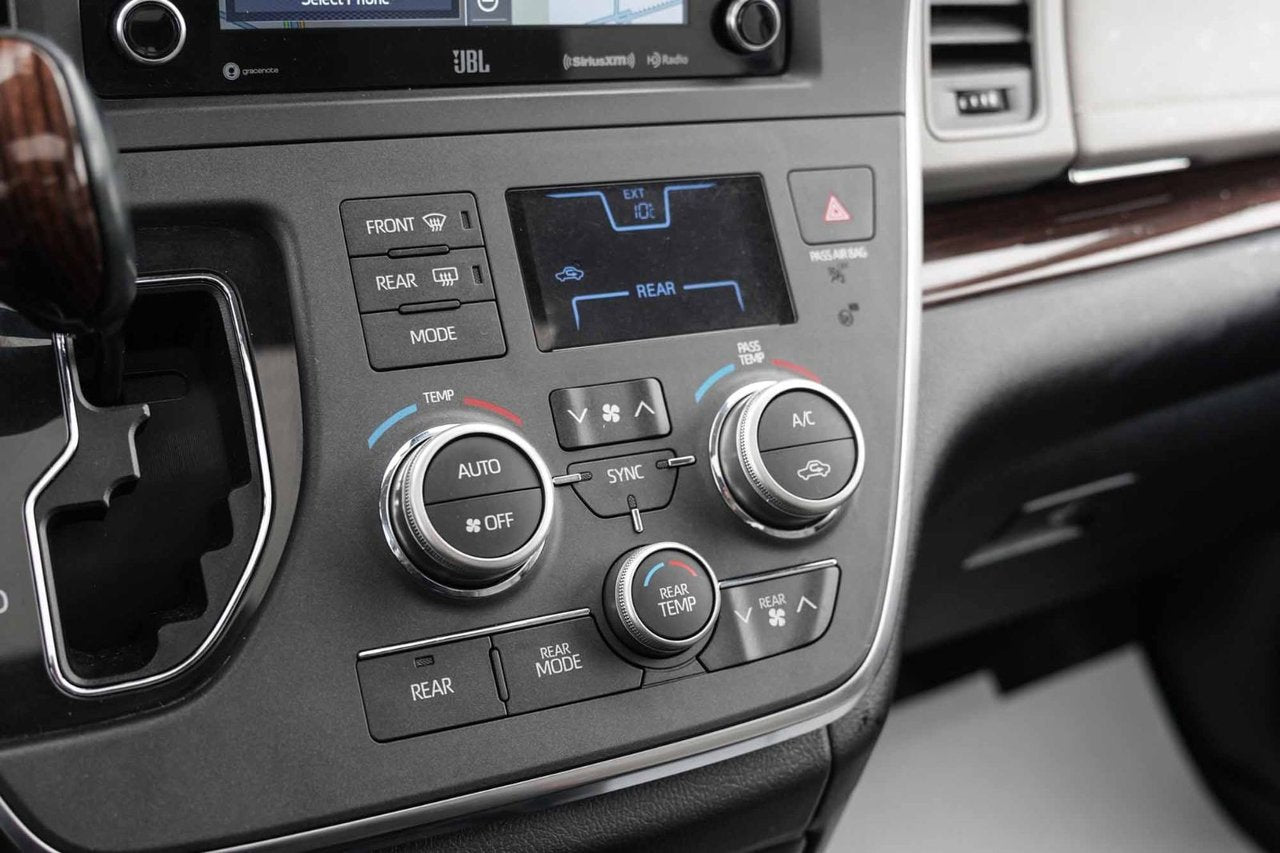 2018 Toyota Sienna XLE